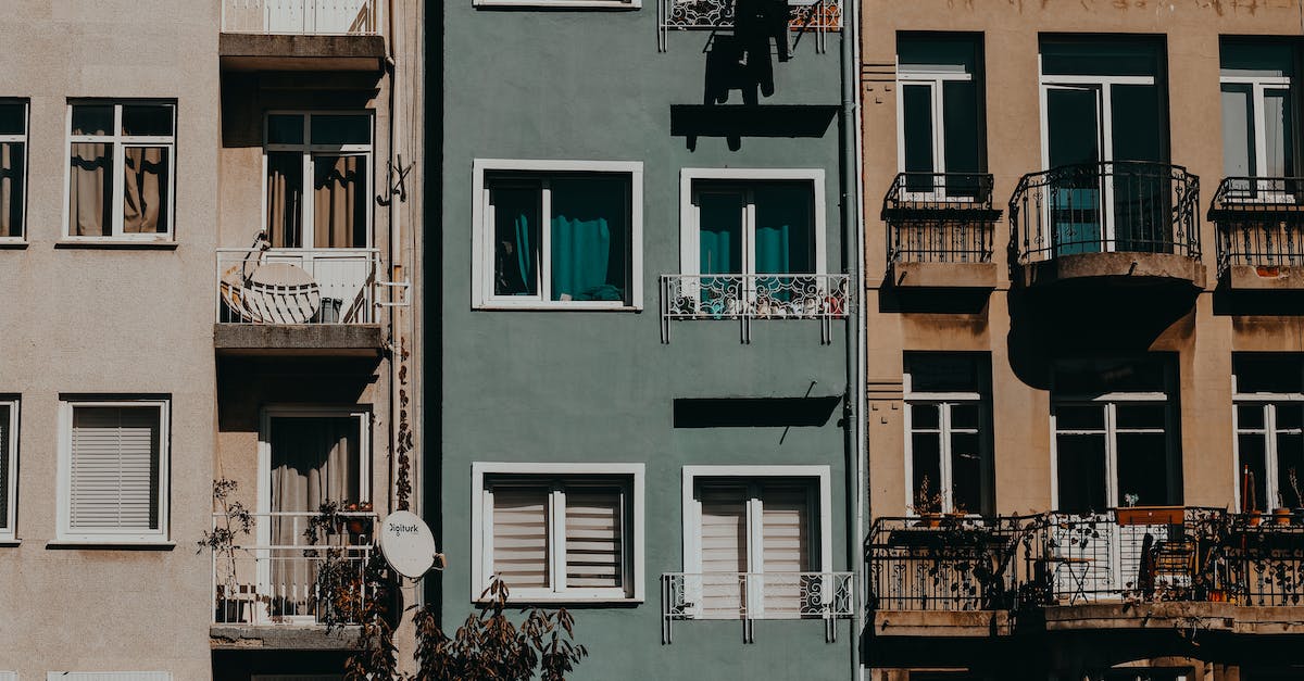 How do I run Facade on Windows 7? - Green and White Concrete Building How do I run Facade on Windows 7? - Green and White Concrete Building