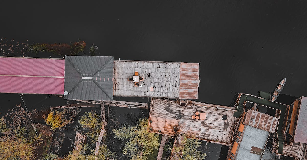 How do I run to the boat without losing the parrot? - Drone Shot of Run-down Piers 