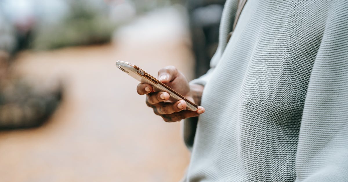 How do I scroll the user chat during a multiplayer match in CUBE 2: SAUERBRATEN? - Crop ethnic woman with mobile phone How do I scroll the user chat during a multiplayer match in CUBE 2: SAUERBRATEN? - Crop ethnic woman with mobile phone
