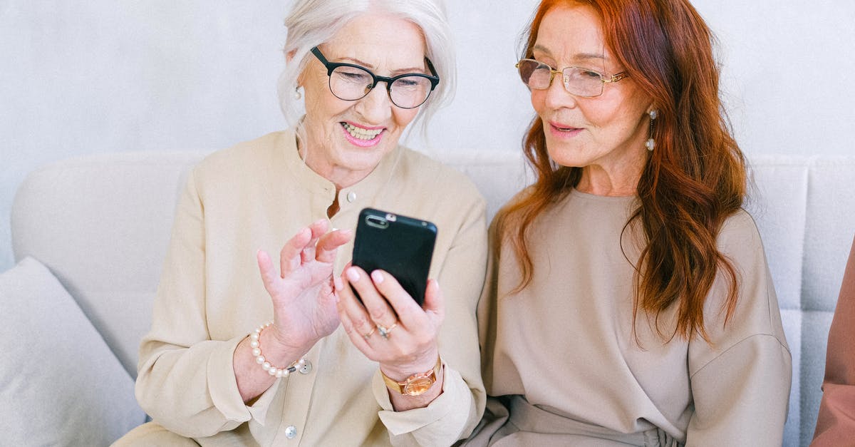 How do I share quests with my friends in Star Wars: The Old Republic? - Happy elderly elegant trendy women looking at screen of mobile phone and shopping online while resting on sofa