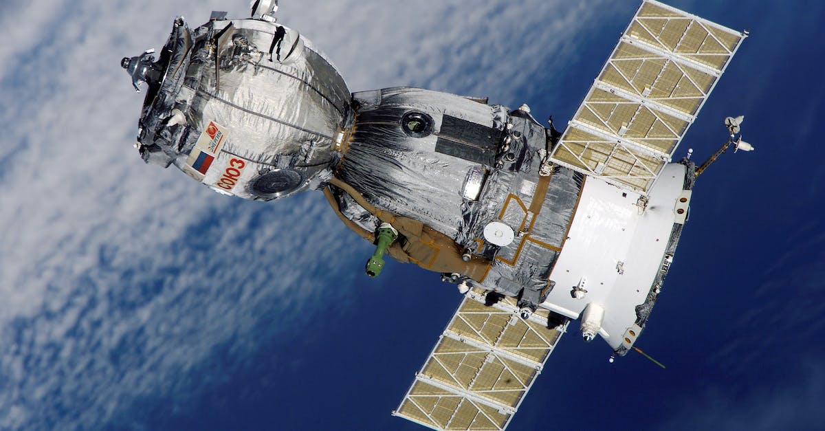 How do I space out satellites evenly in an orbit? - Gray and White Satellite