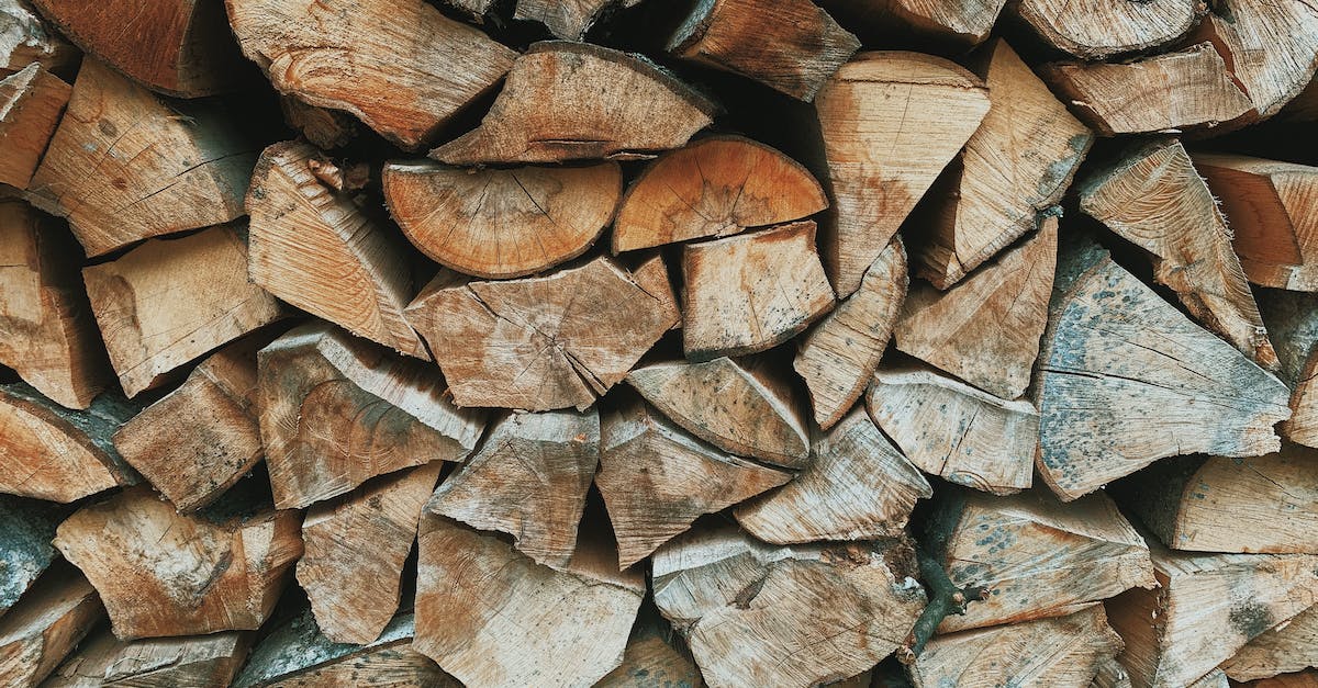 How do I split a stack of consumable items? - Stack of wood logs on backyard