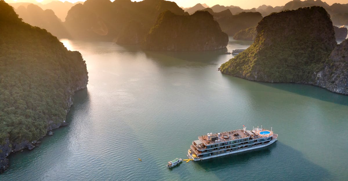 How do Mirage Islands work? - Landscape with Cruise Ship on Sea Between Islands How do Mirage Islands work? - Landscape with Cruise Ship on Sea Between Islands