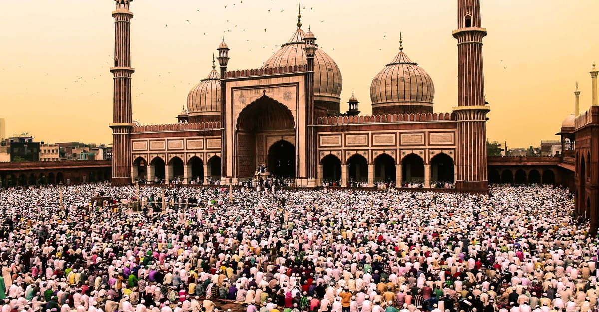 How do you complete the lunar pillars on Terraria Console? - Photo Of Crowd Of People Gathering Near Jama Masjid, Delhi