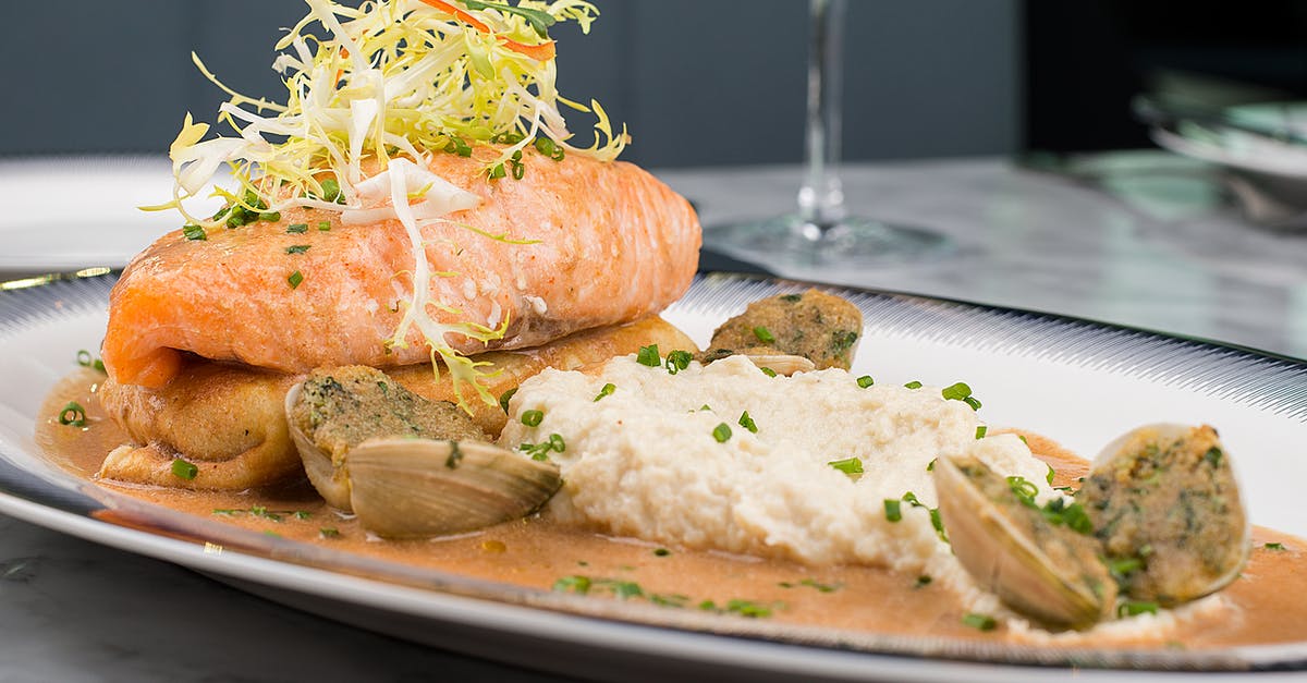 How do you get the Salmon Run prizes in Splatoon 2? - Bread With Green Vegetable on White Ceramic Plate