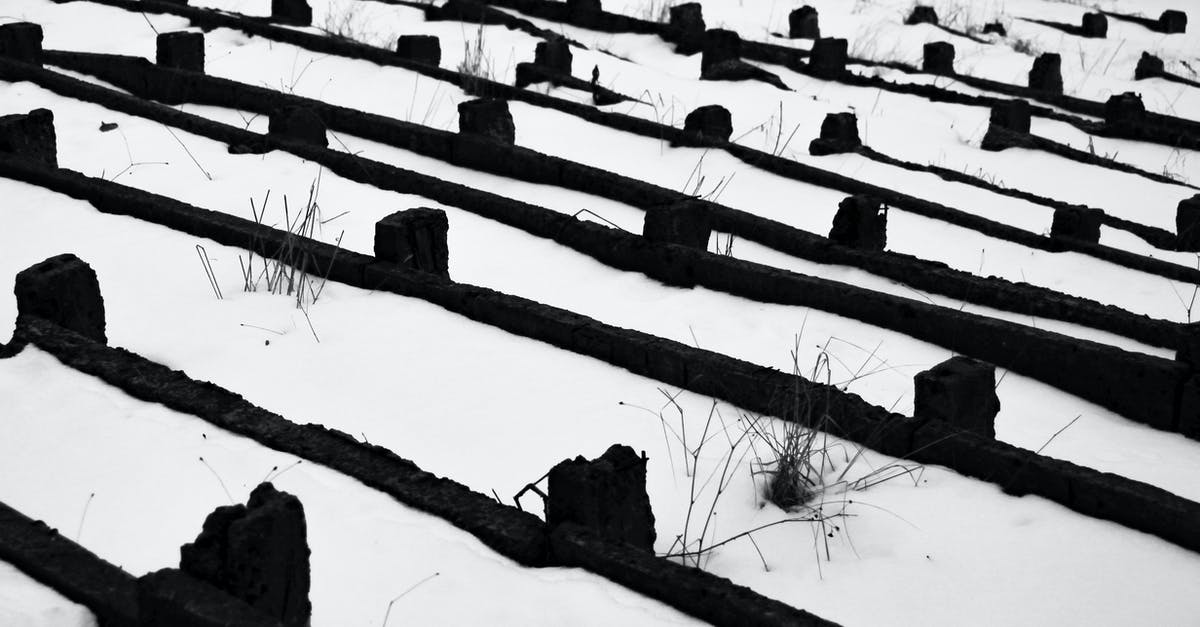 How do you keep your inventory upon death in Minecraft PE? - Snow-covered Concrete Structures in Winter How do you keep your inventory upon death in Minecraft PE? - Snow-covered Concrete Structures in Winter