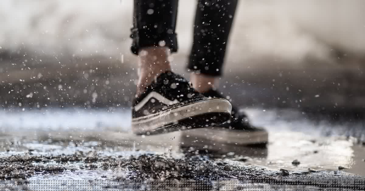 How do you make people drop extra items on death? - Cook adding flour into baking form while preparing meal