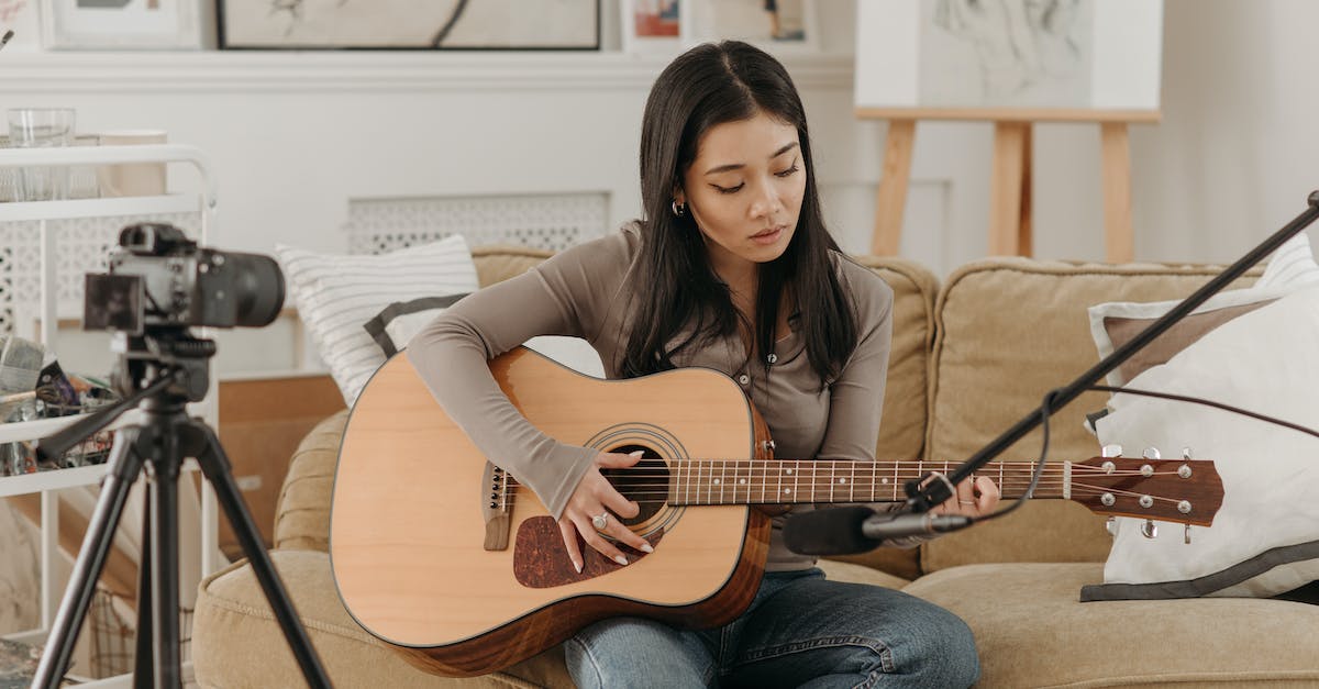 How do you stop a /playsound music clip? - A Young Woman Vlogging Her Talent in Music