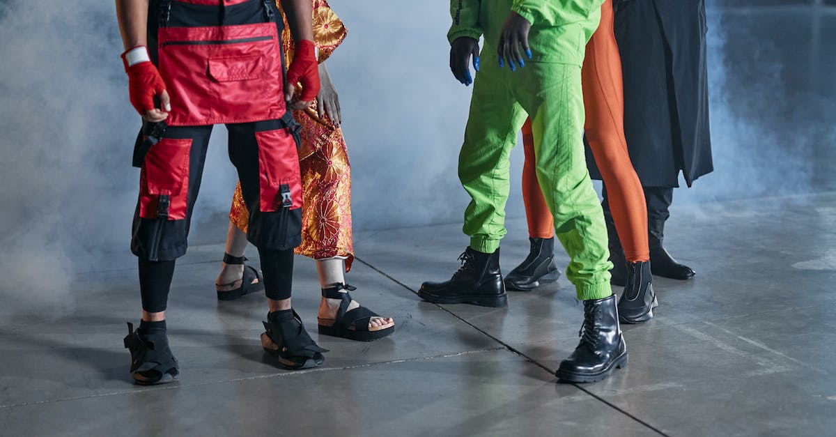 How do you unlock people in Tekken Revolution? - Person Wearing Green Pants and Black Boots