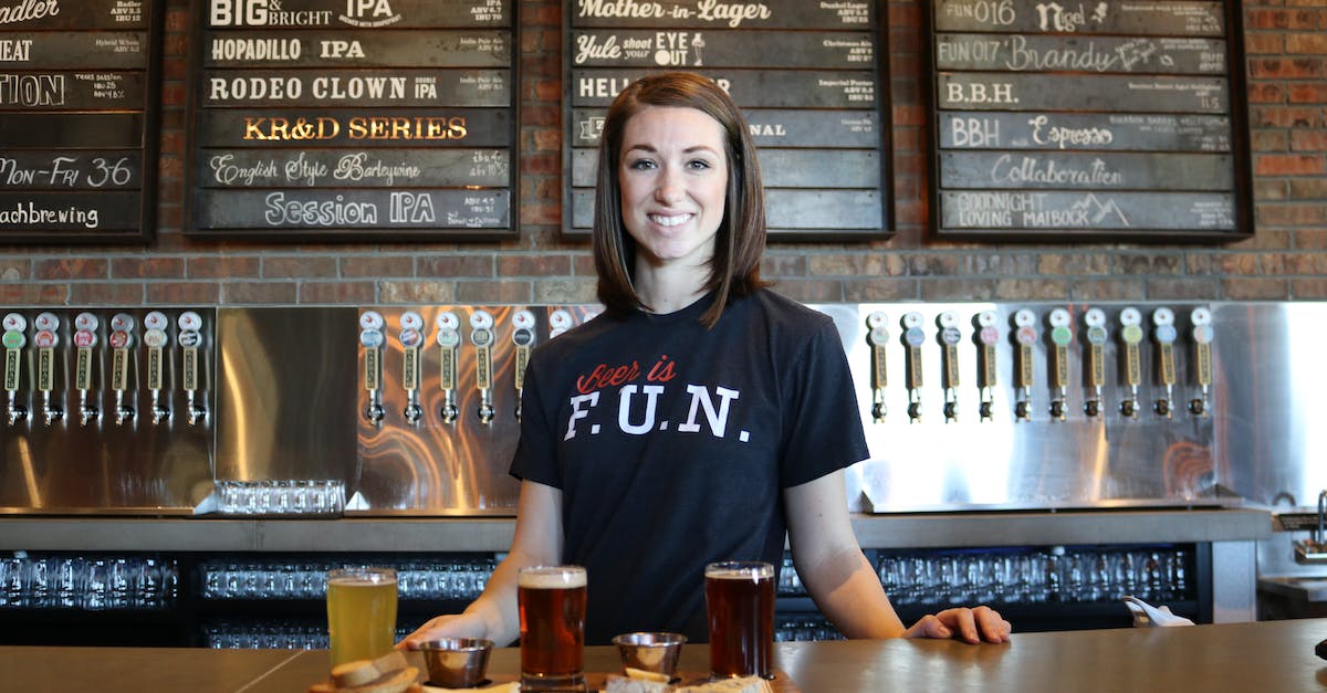 How does the degrading of the food bar work? [duplicate] - Woman in Front of Table