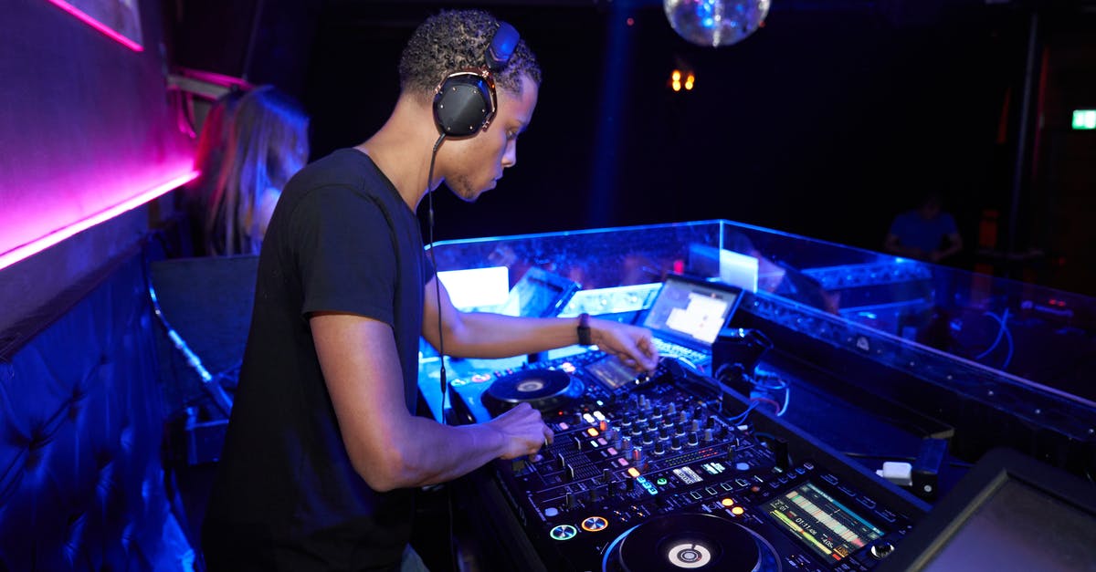 How does the Performance Index work? - Man Wearing Black Crew-neck Shirt Playing Dj Turntable
