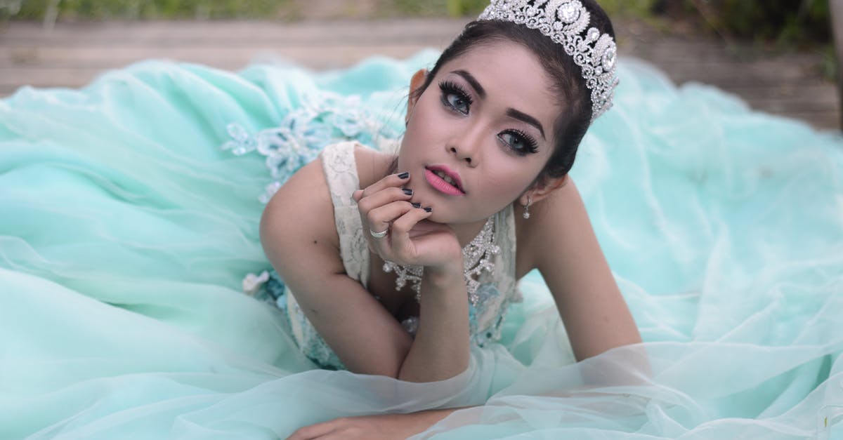How does the Summer's Crown ability change Quen? - Woman Wearing Teal Dress in Reclining Position How does the Summer's Crown ability change Quen? - Woman Wearing Teal Dress in Reclining Position