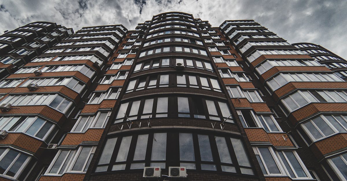 How is diagonal block distance measured in minecraft? - Tall building located against cloudy sky