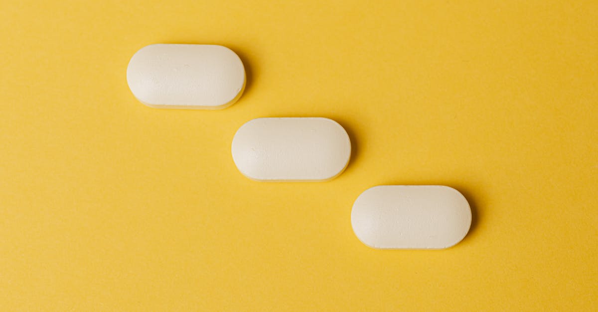 How is diagonal block distance measured in minecraft? - Set of pills on yellow surface