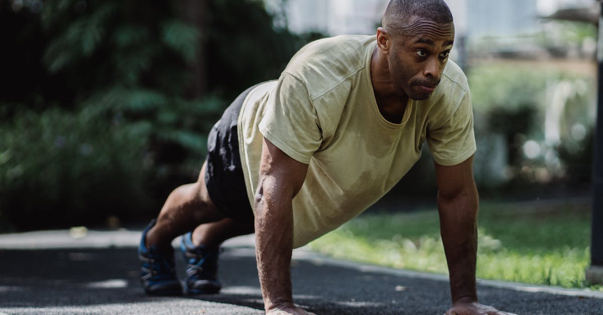 How is enemy progression determined in Xenonauts? - A Determined Man Exercising in the Park