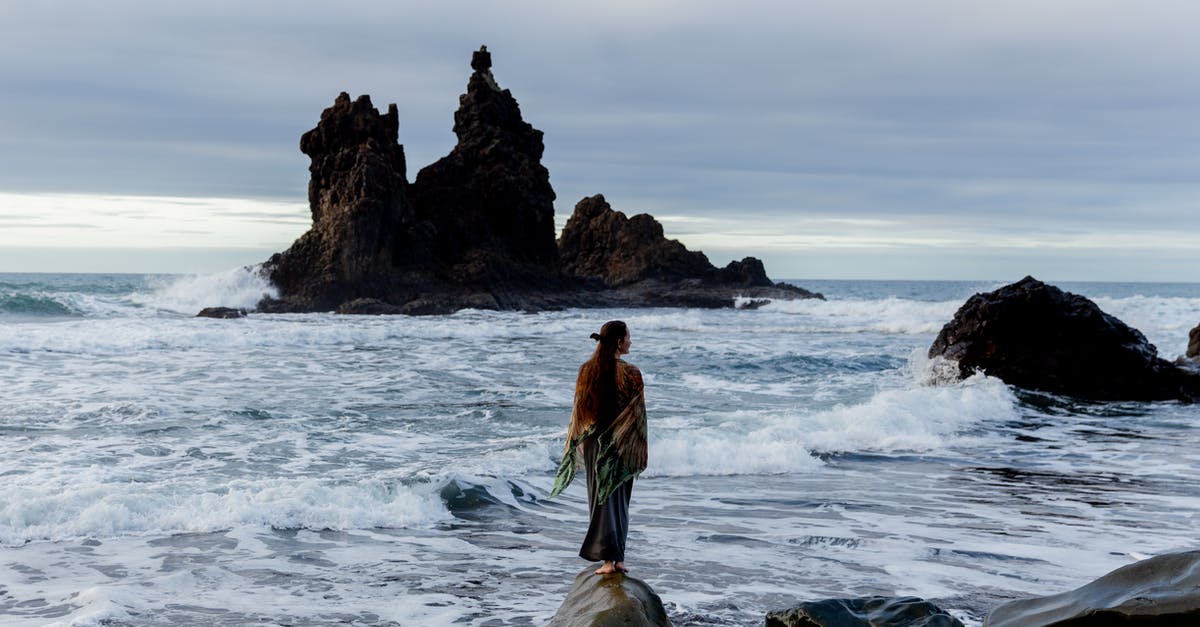 How long is a full day in Alto’s Adventure? - Unrecognizable female tourist standing on rocky coast
