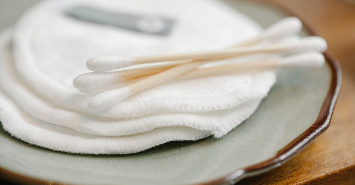 How many daily quests are stored internally? - Cotton pads and swabs at home