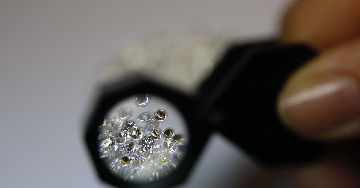 How many diamonds can a Diamond Ore drop in Minecraft - Crop jeweler with loupe and gemstones