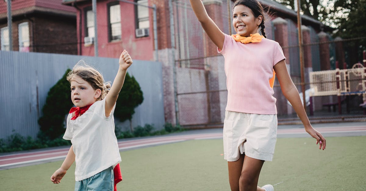 How many heroes I can play for free when I buy Heroes of the Storm Founder's Pack? - Happy Girls Playing Superheroes on Street