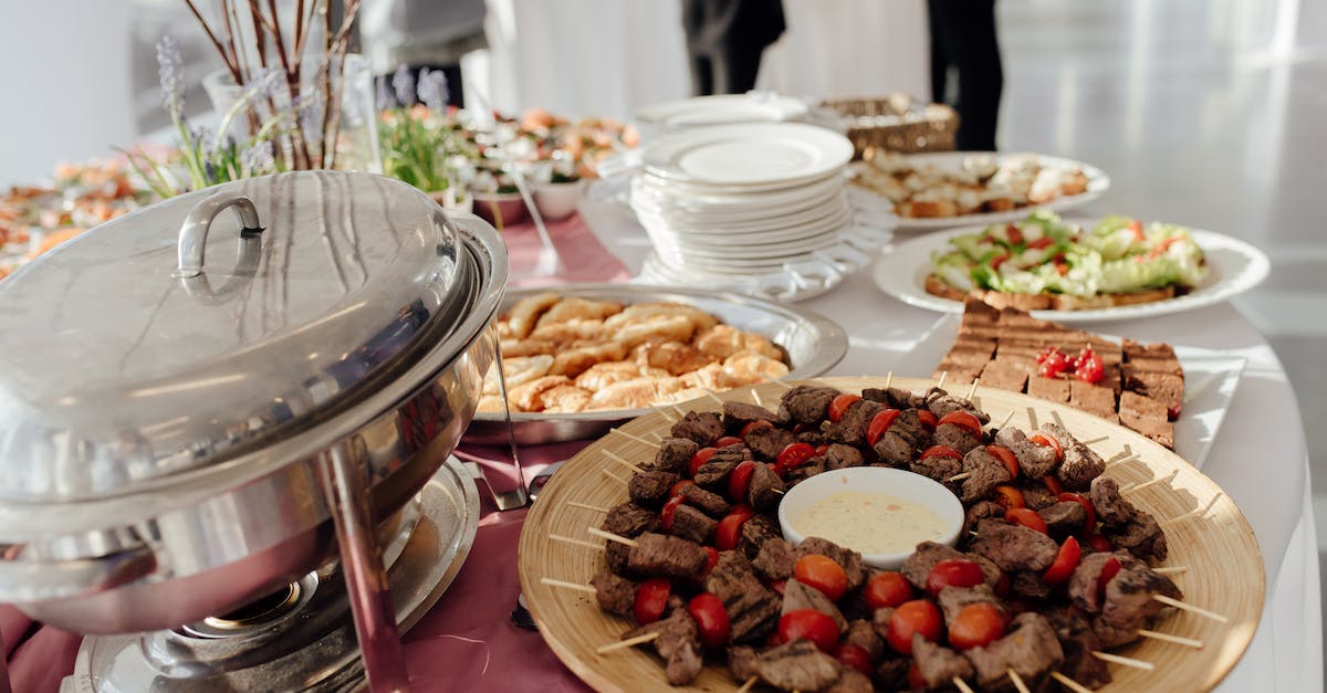 How many points do I have to reach to get a service star as infantry? - Delicious kebab on buffet table