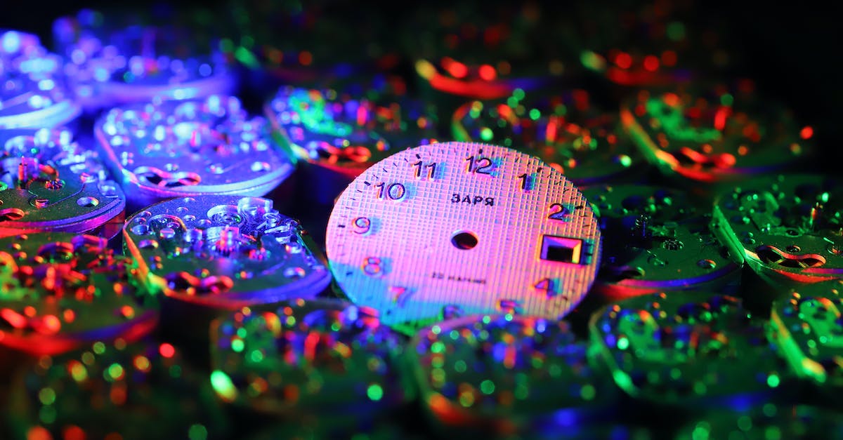 How many weapons can I equip in A Dark Room? - Watch dial among metal mechanisms How many weapons can I equip in A Dark Room? - Watch dial among metal mechanisms