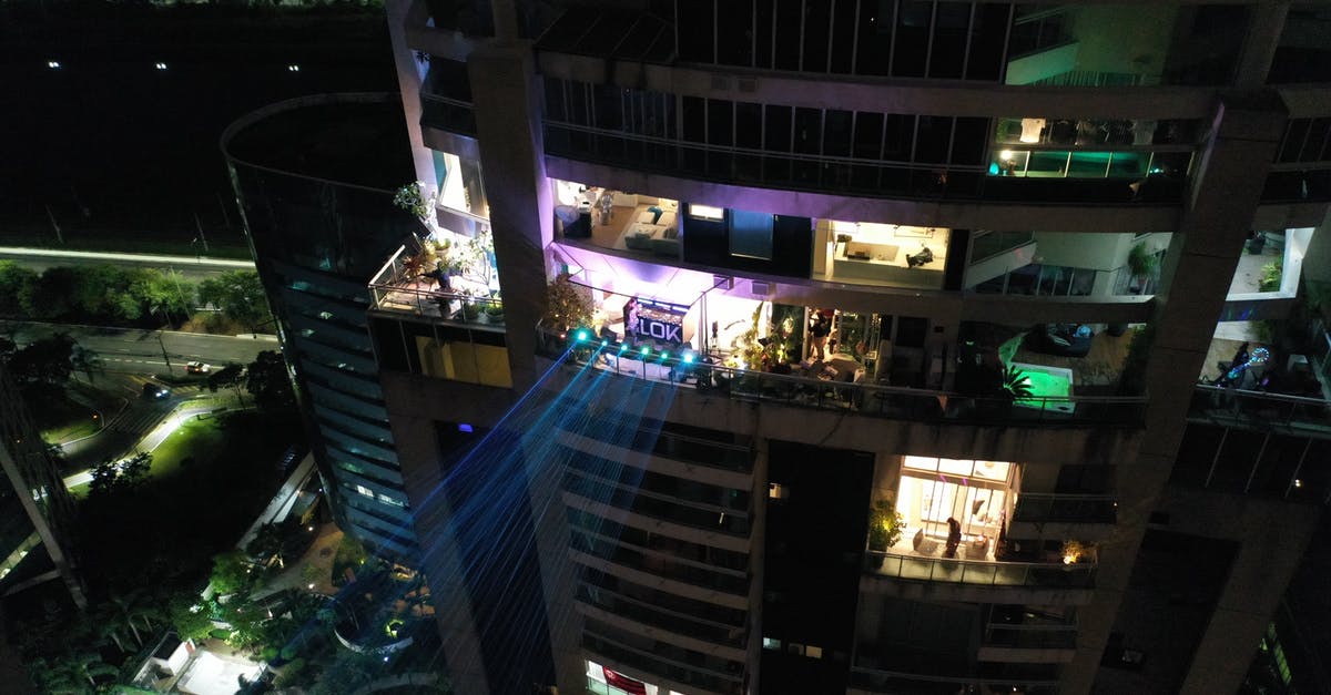 How to activate a Redstone lamp with a Command block - Multi storey residential building at night