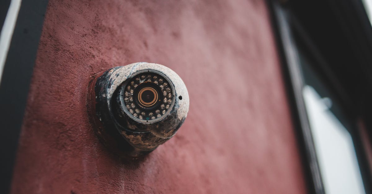 How to create a closed redstone circuit on a timer? - Old security camera on shabby building wall How to create a closed redstone circuit on a timer? - Old security camera on shabby building wall