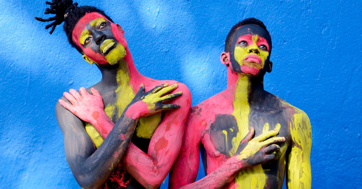 How to disable enemy models to have same color - Photo of Two People With Body Paint