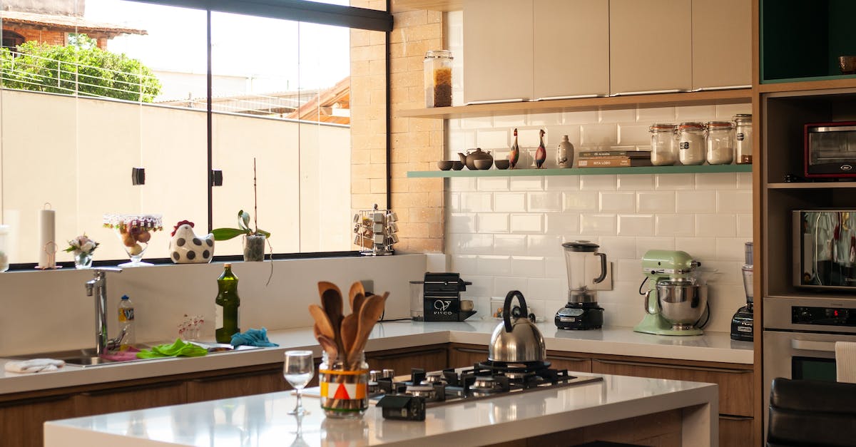How to equip new/crafted weapons in Dead Island Epidemic? - Kettle on stove on island in cozy kitchen with modern furniture and big windows windows on sunny How to equip new/crafted weapons in Dead Island Epidemic? - Kettle on stove on island in cozy kitchen with modern furniture and big windows windows on sunny
