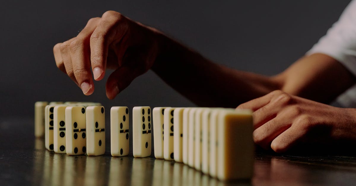 How to execute a command block once taking hits? - Domino blocks in a row and human hand trying to take one of it