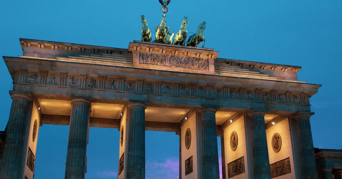 How to get horse through gate in Sims 3? - Horse statues on old ornamental gate How to get horse through gate in Sims 3? - Horse statues on old ornamental gate