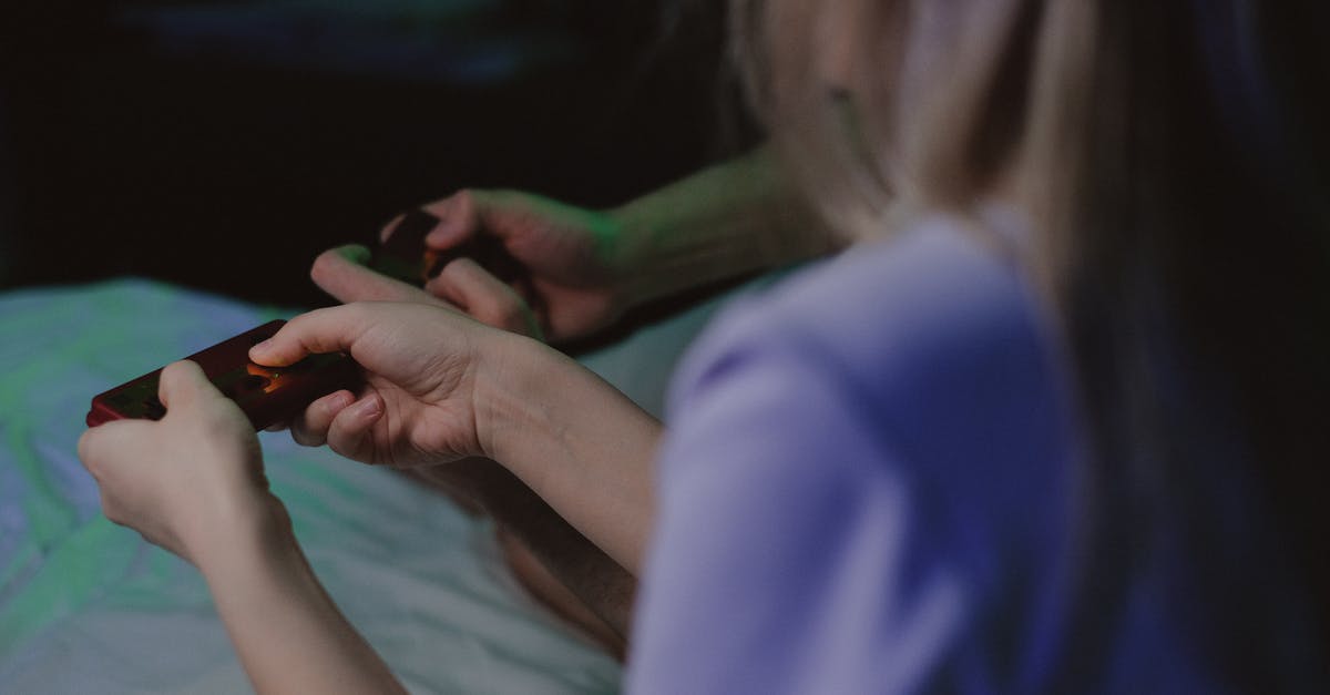 How to hold Gamepad FIFA 15 - Woman Holding a Remote Control How to hold Gamepad FIFA 15 - Woman Holding a Remote Control