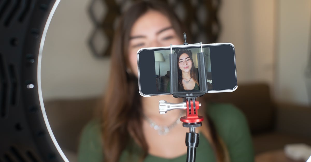 How to live stream AW Zombies - A Woman Using a Smartphone in Blogging How to live stream AW Zombies - A Woman Using a Smartphone in Blogging