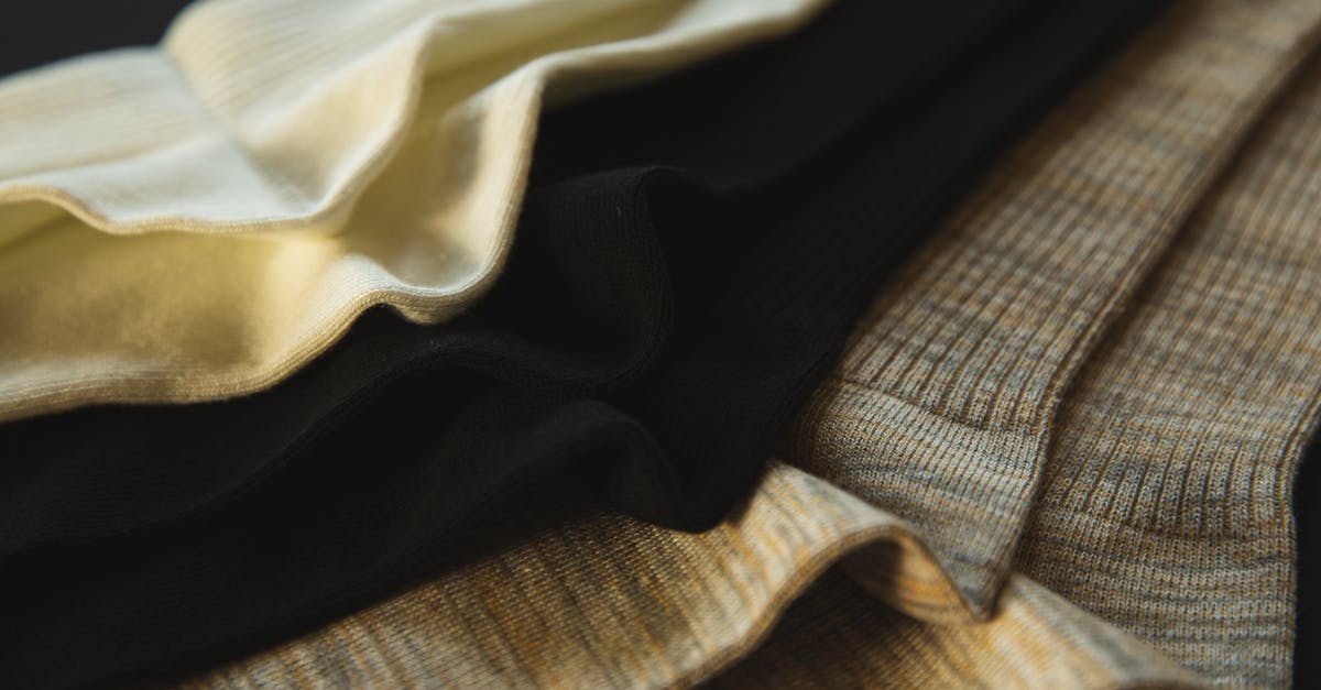 How to look at items in the inventory? - Different pairs of socks placed accurately