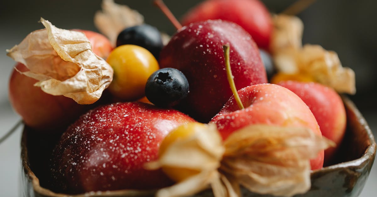 How to pick up the walkie talkie in Walking Dead Season 2: Episode 3? - Mix of ripe berries in bowl