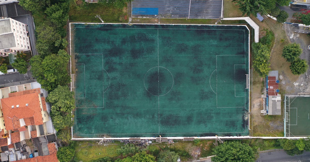 How to play a lane against tristana? - Football field for practicing game near residential buildings