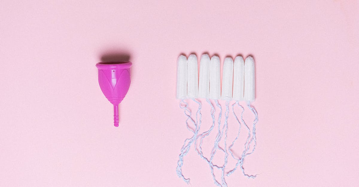How to properly dispose of refuse - Menstrual cup and tampons arranged on pink surface How to properly dispose of refuse - Menstrual cup and tampons arranged on pink surface