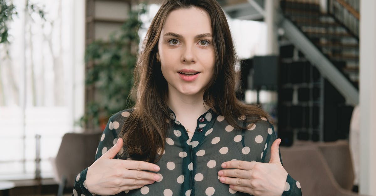 How to record World of Warcraft online gameplay and replay it? - Young woman filming video in light apartment How to record World of Warcraft online gameplay and replay it? - Young woman filming video in light apartment