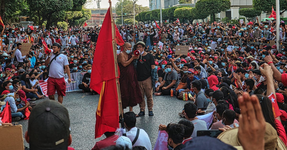 How to run Counter Strike 1.6/Source in Ubuntu? - People Gathering on Street