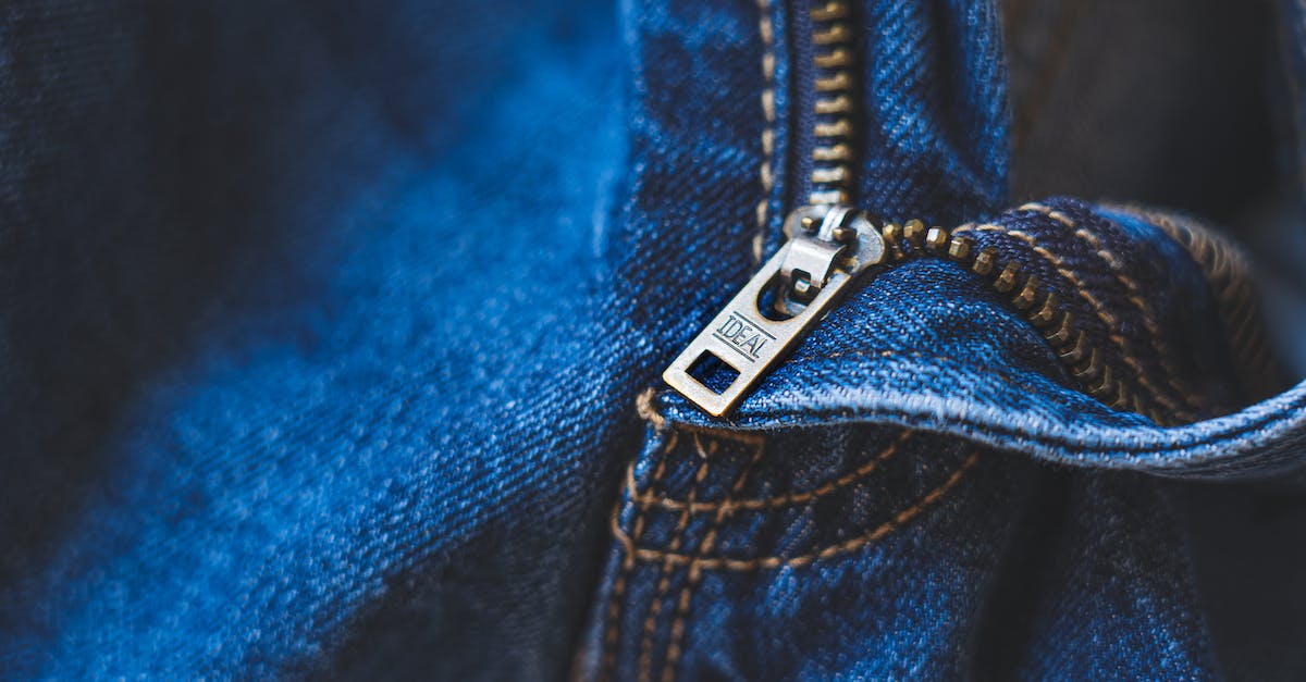How to stop the 'Invalid name' error on Minecraft: Pocket Edition? [duplicate] - Blue Denim Textile With Metal Zipper