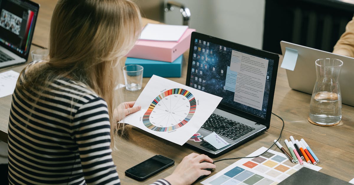 How to use the weapon-wheel with a mouse? - Woman Looking at a Color Wheel While Using a Laptop