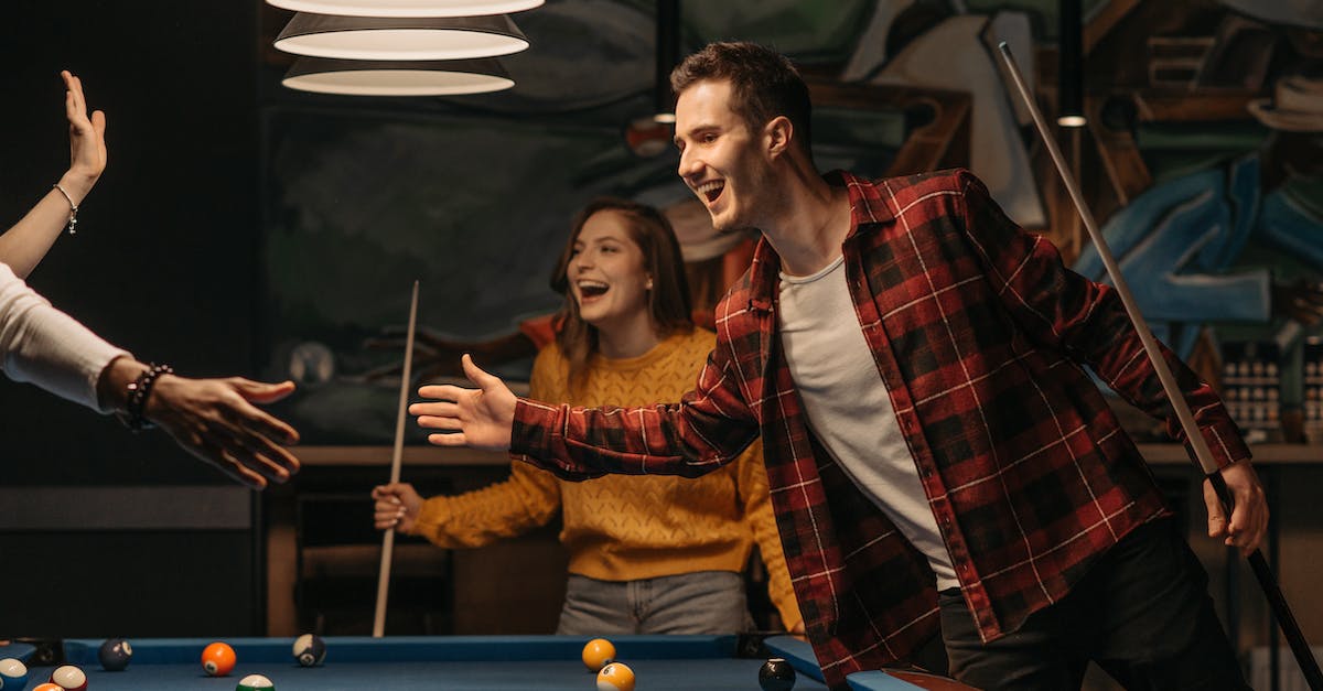 I'm playing minecraft and I seem to lag out of the server every couple minutes [duplicate] - Friends Having Fun Playing Billiards