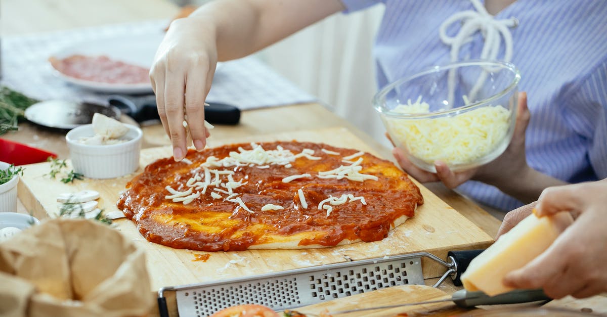 I can't add a specific friend in league of legends - Woman sprinkling cheese on pizza