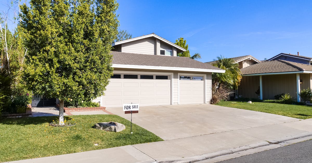 I can't buy the property in Falkreath - For Sale Sign In Front of a House I can't buy the property in Falkreath - For Sale Sign In Front of a House