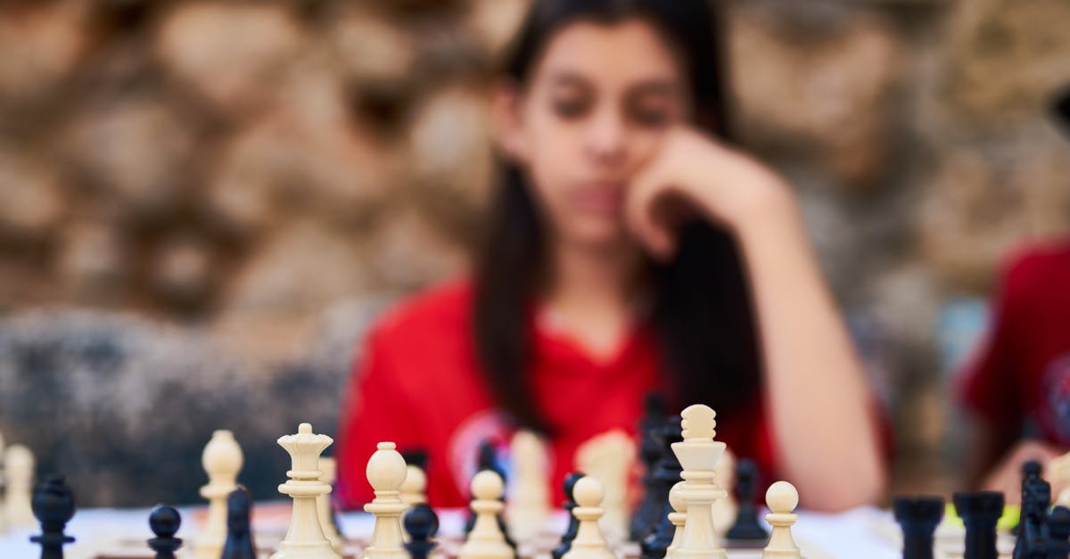 I can't move my head on the latest update of the game - Woman Playing Chess
