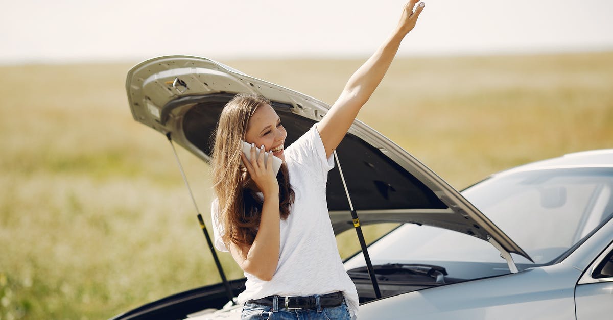 I can't open minecraft 1.8.3 problem in Java? [closed] - Cheerful young female driver in white t shirt and jeans speaking on phone and looking away with smile while leaning on broken car with open hood and showing greeting gesture with raised hand