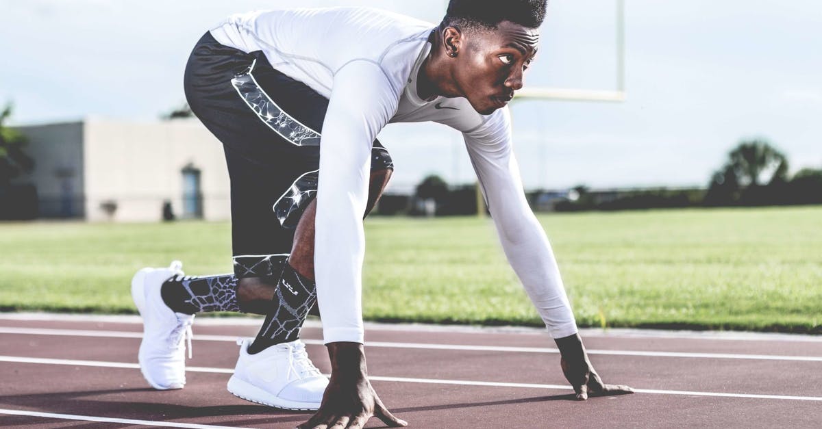 I can't sprint in FIFA 16? - Man Wearing White Sweater and Black Shorts About to Run I can't sprint in FIFA 16? - Man Wearing White Sweater and Black Shorts About to Run