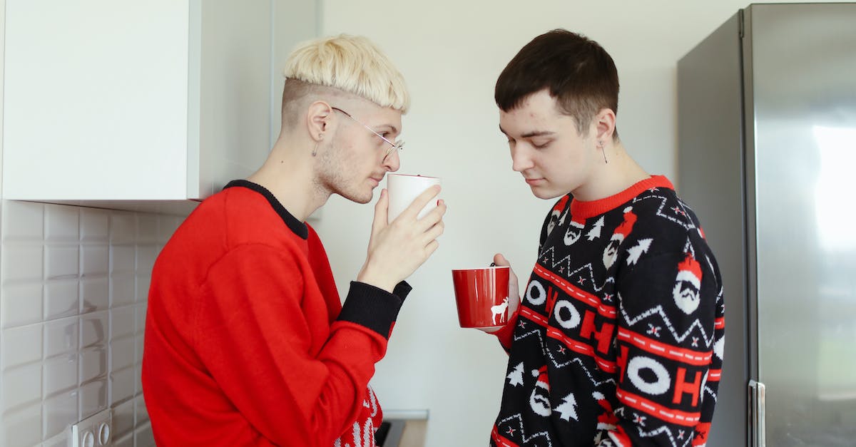 I cant build holding cell kitchen or Canteen help! - A Couple Wearing Christmas Sweaters