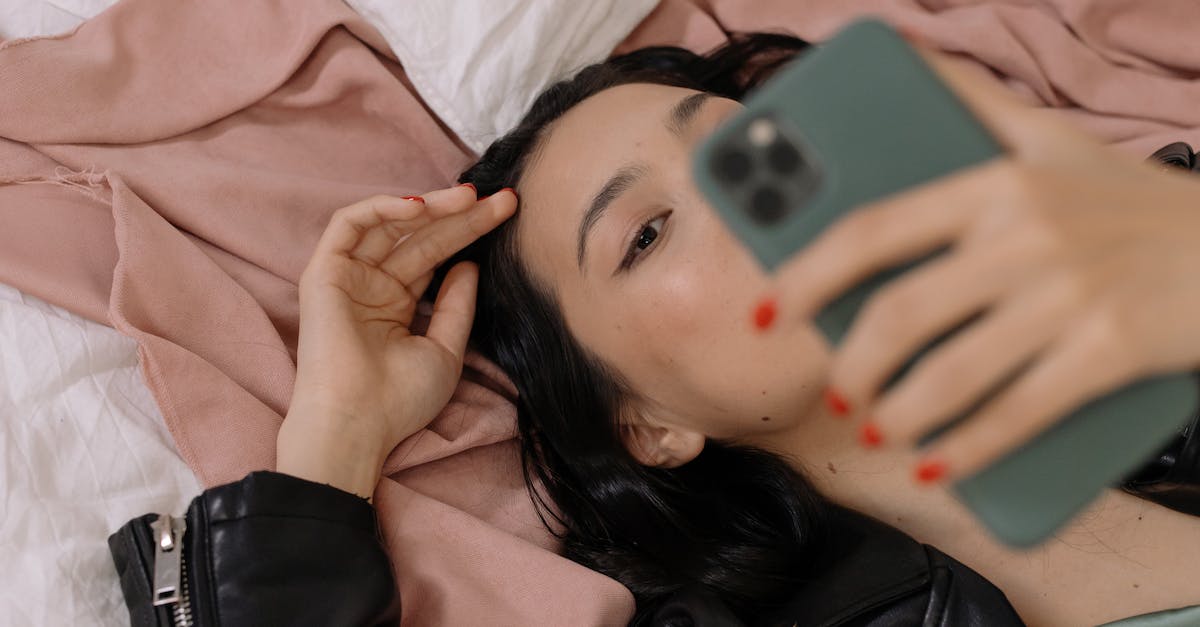I need to find my bed in Minecraft 1.8 [duplicate] - Free stock photo of asian female, blogger, cellphone