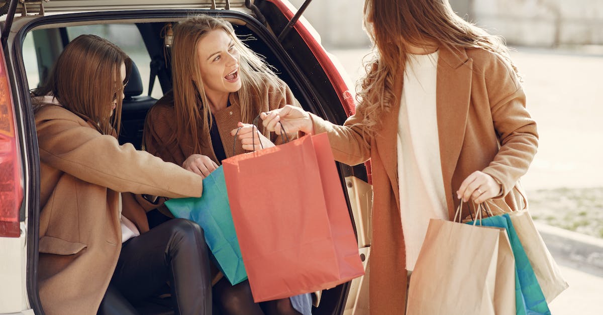 If I buy a shared game, will it stop being shared? - Happy friends sharing with impressions after shopping If I buy a shared game, will it stop being shared? - Happy friends sharing with impressions after shopping